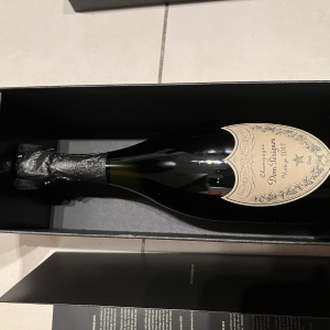 3 Dom Perignon Vintage (2008, 2012 et 2012) 1 Armad de Brignac Rosé 1 Crystal Roederer 2008 1 Hava Club, Maximo, Extra Anejo