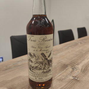 Rhum trois rivières 1977 numéroté