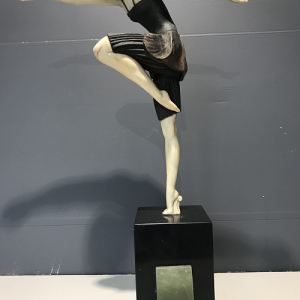 La danseuse bronze doré et patiné, ivoire, onyx vert et ardoise noire