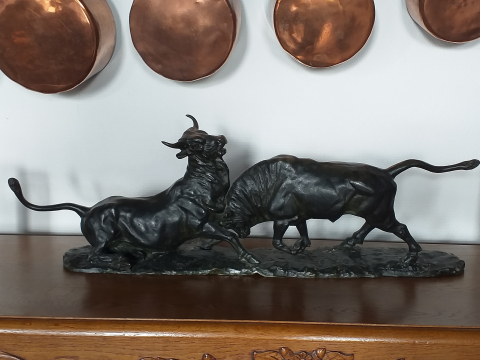 
															Sculpture taureaux bronze
														