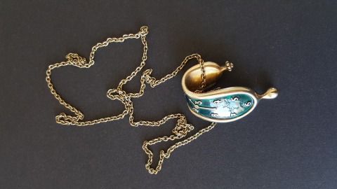 
															Pendentif Montre Molle de Dali par DASA Ediciones S.A 1980 numérotée
														