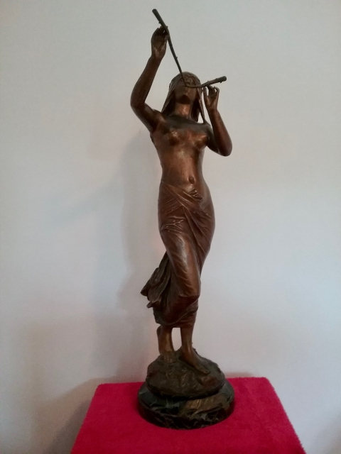 
															statue muse des bois drouot
														