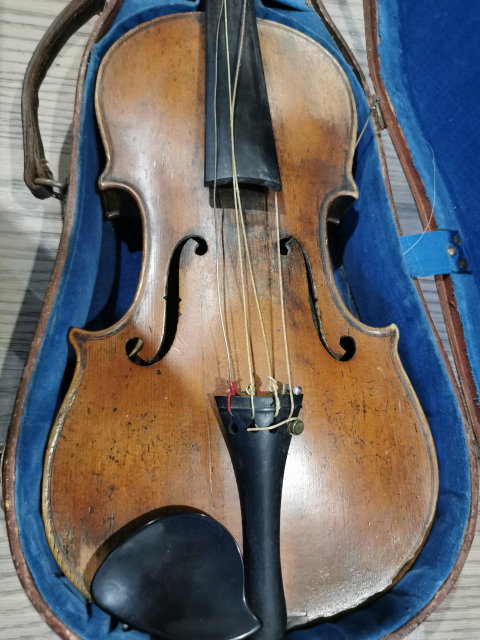 
															Violon Stradivarius
														