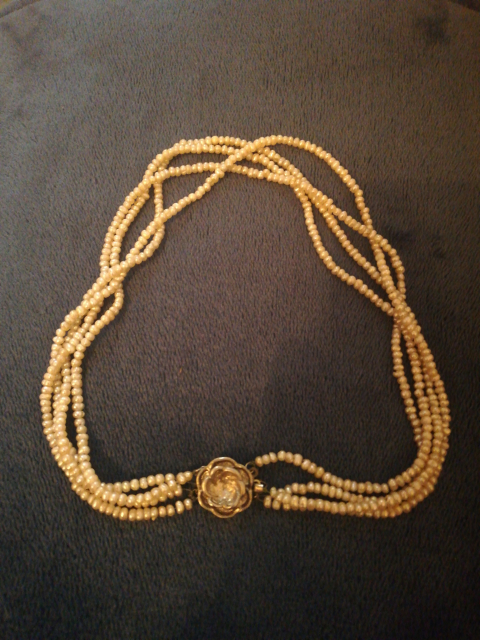 
															Collier de perle
														