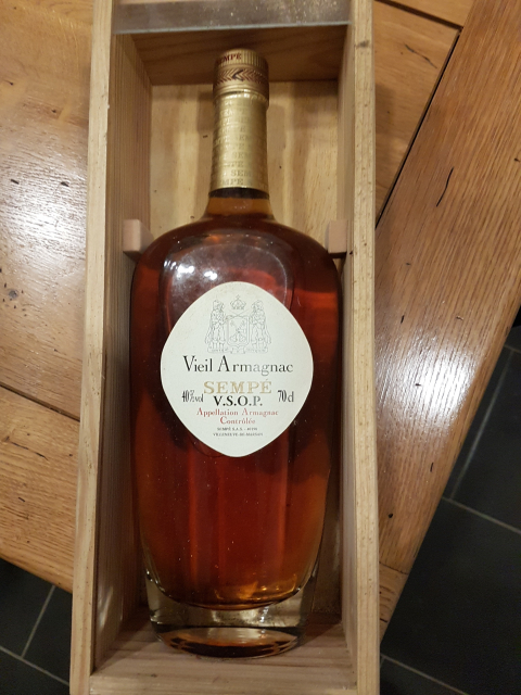 
															2 BOUTEILLE D4ARMAGNAC ET UNE BOUTEILLE DE COGNAC
														