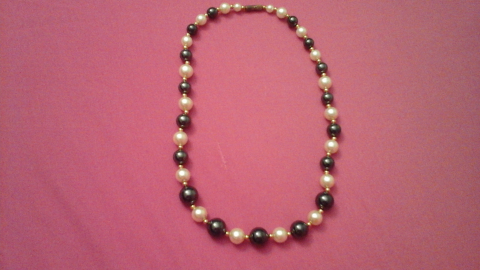 
															Collier de perles
														