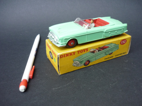 
															Dinky Toys - Packard Convertible (132)
														