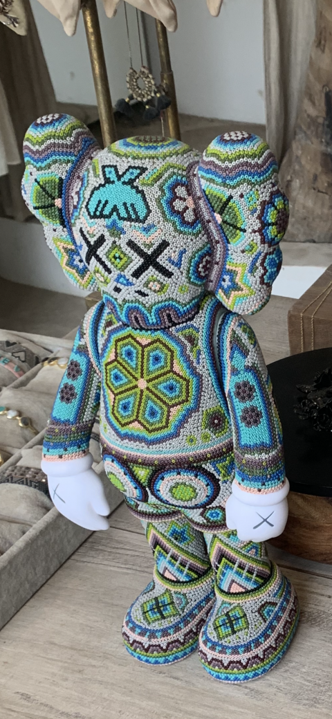 
															Figurine kaws wixarika
														