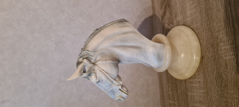 
															Sculpture tête de cheval
														