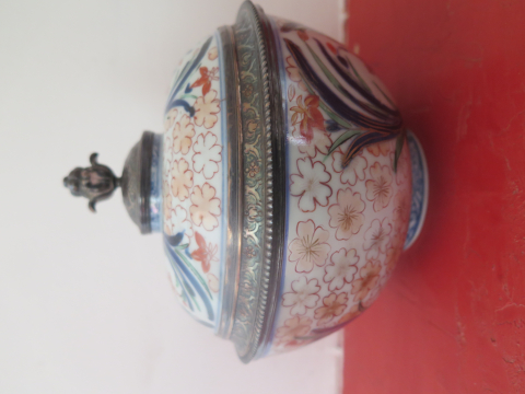 
															POT COUVERT  IMARI
														