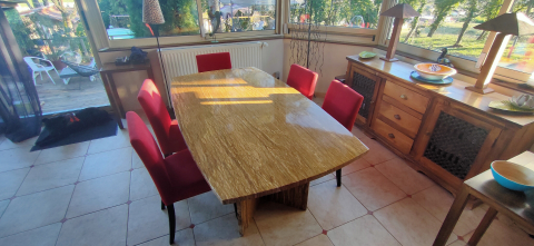 
															table marbre beige veiné pied portefeuille
														