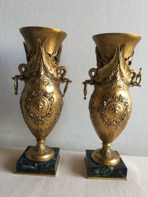 
															paire de vases en bronze doré Barbedienne signés
														
