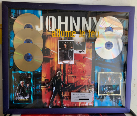 
															Triple disque d'Or, double de Platine - Johnny Hallyday
														