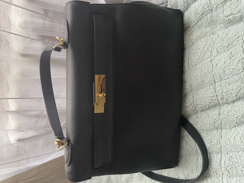 
															Sac Kelly Hermès Noir très bon etat
														