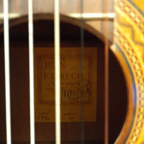 
															Guitare juan estruch 1976
														