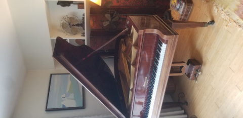 
															Piano Gaveau crapaud bon état
														