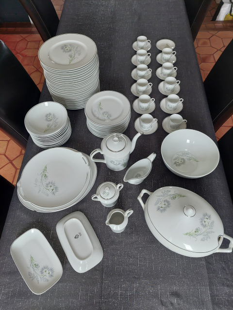 
															Service porcelaine de Limoges
														