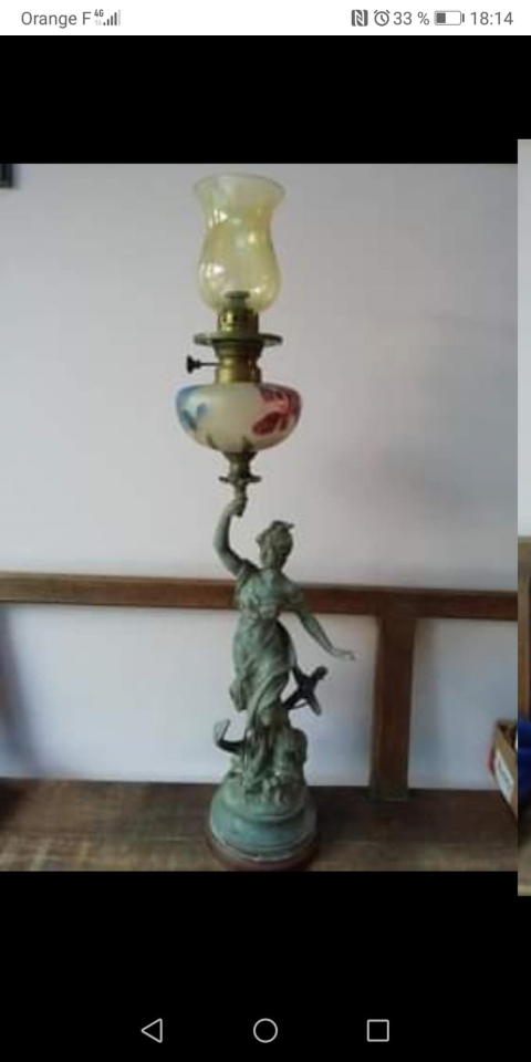 
															Statue lampe à pétrole Emile Bruchon
														