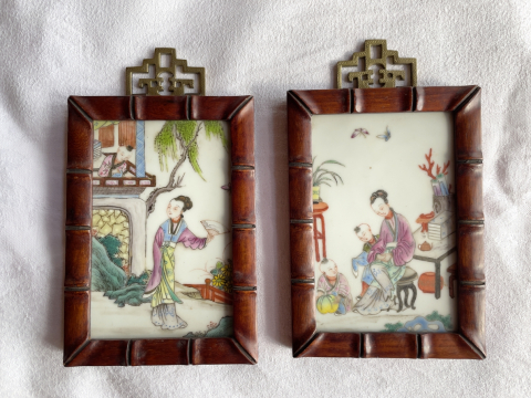 
															Deux Miniatures chinoises sur porcelaine
														