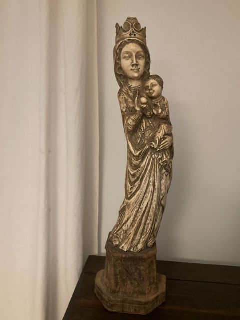 
															Vierge à l enfant en ivoire
														