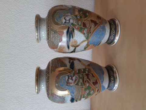 
															DEUX VASES ASIATIQUES
														