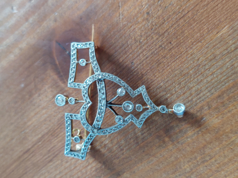 
															Broche en or et diamant
														