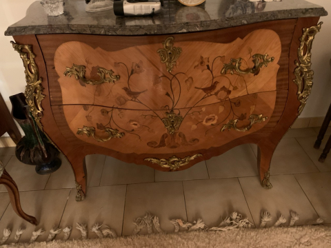 
															Commode style louis XV
														