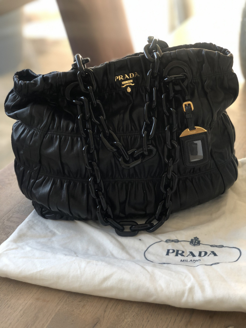 
															Sac à main cuir agneau gauffré noir PRADA
														