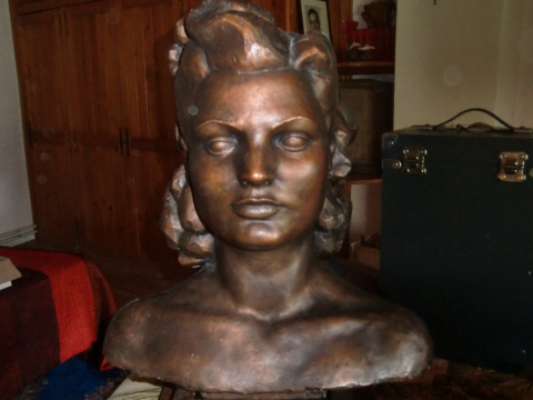 
															Buste en bronze signée
														