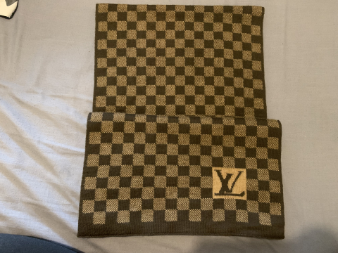 
															Écharpe Louis Vuitton
														