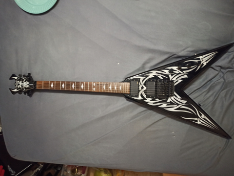 
															Guitare électrique BC Rich Kerry King Signature Séries V
														