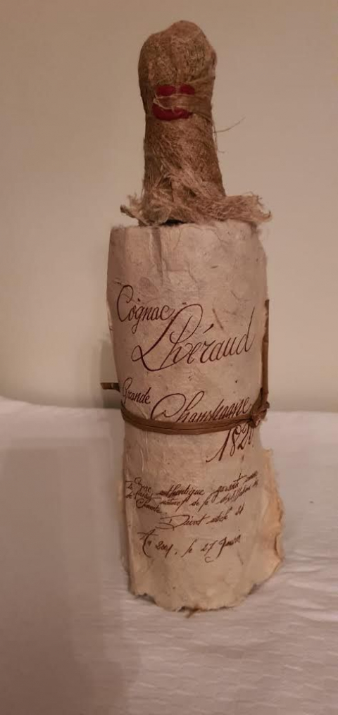 
															Millésime 1820 cognac l’heraud Grande Champagne étiquette très bonne état
														