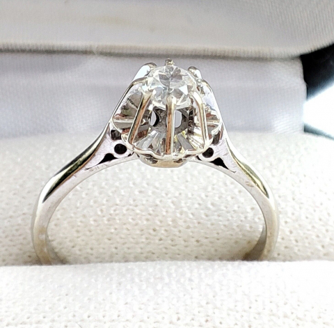 
															BAGUE EN OR 18K SOLITAIRE DIAMANT 0,35 CT 2,86 g T56 VERS 1960
														