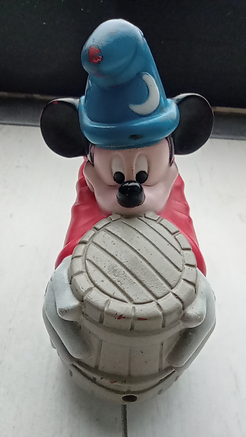 
															Pommeau de douche à l'effigie de mickey fantasia
														