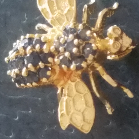 
															broche abeille pierre bleue
														