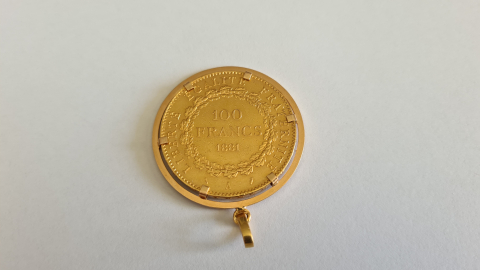 
															Louis d'or 100 Francs de 1881 monté sur pendentif
														