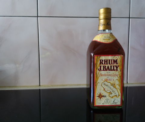 
															Rhum brun j.bally 1982
														