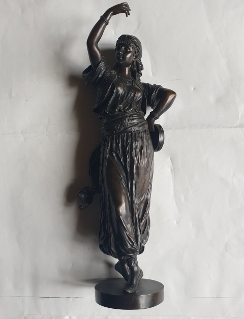 
															Statue en Bronze Danseuse gitane esmeralda
														