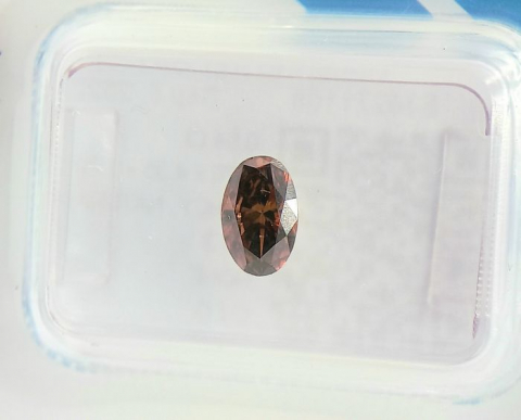 
															Diamant - 0.54 ct - Oval - Marron profond - VS2
														