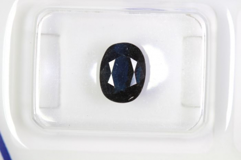 
															Deep Blue Saphir - 1.40 ct
														