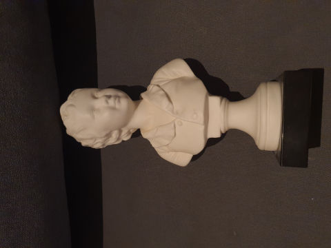 
															Sculpture buste d'un homme en marbre signe Houdon
														