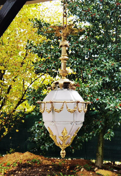 
															Lanterne bronze doré cristal
														