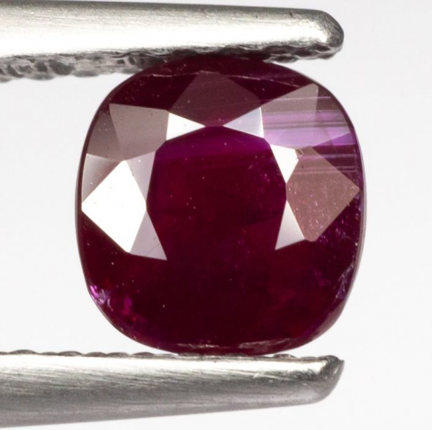 
															Deep Red Ruby - 1,00 ct
														