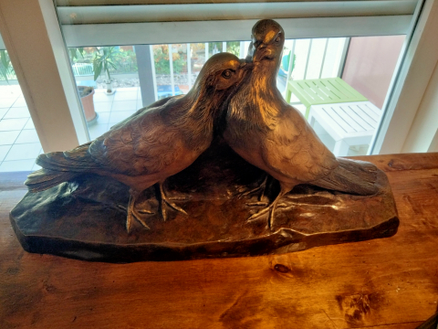 
															Sculpture deux pigeons signée J.D Aste
														