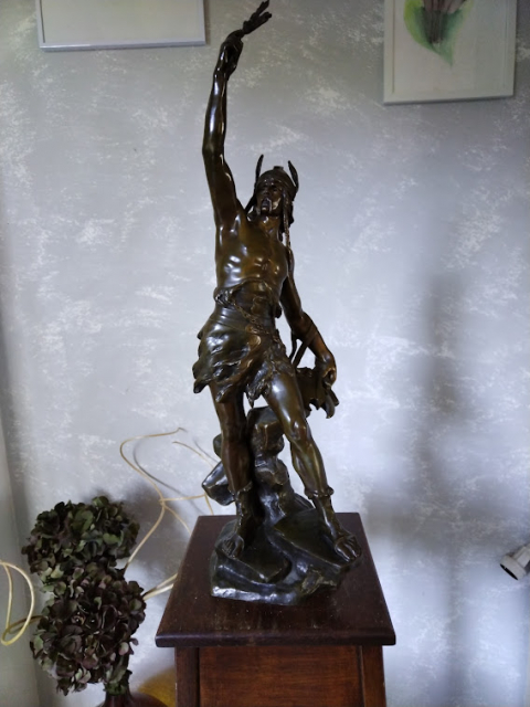 
															sculpture en bronze signée Drouot
														