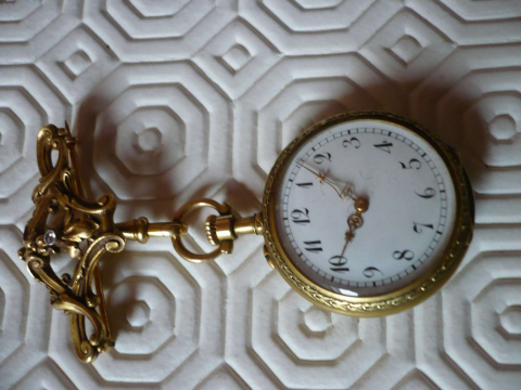 
															montre broche
														