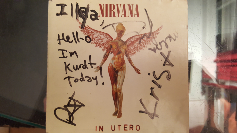 
															Autographe Kurt Cobain et membres du groupe
														