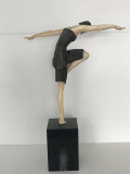 
															La danseuse bronze doré et patiné, ivoire, onyx vert et ardoise noire
														