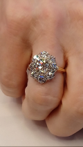 
															bague "fleur" de diamants
														