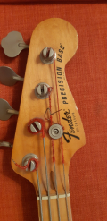 
															Fender précision bass
														